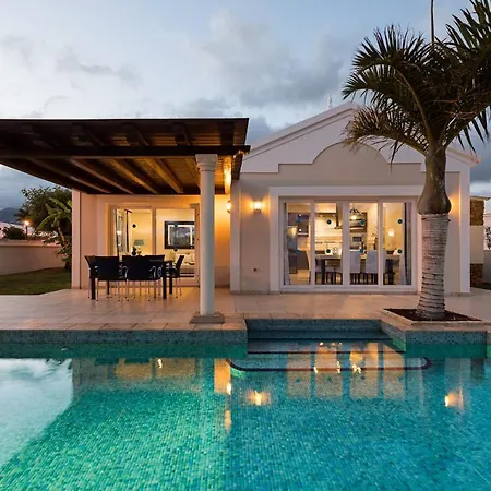 Villa Puerto Del Carmen Sleeps 4 Pool Air Con Wifi Puerto del Carmen (Lanzarote)