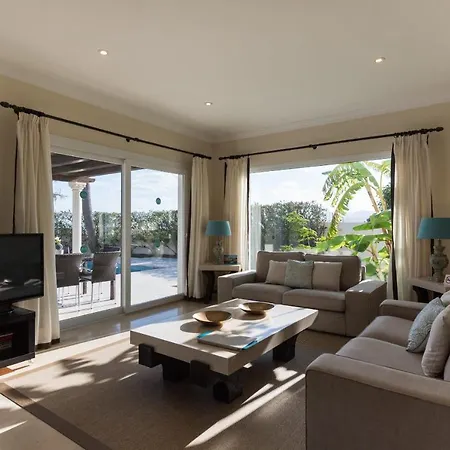 Puerto Del Carmen Sleeps 4 Pool Air Con Wifi Villa